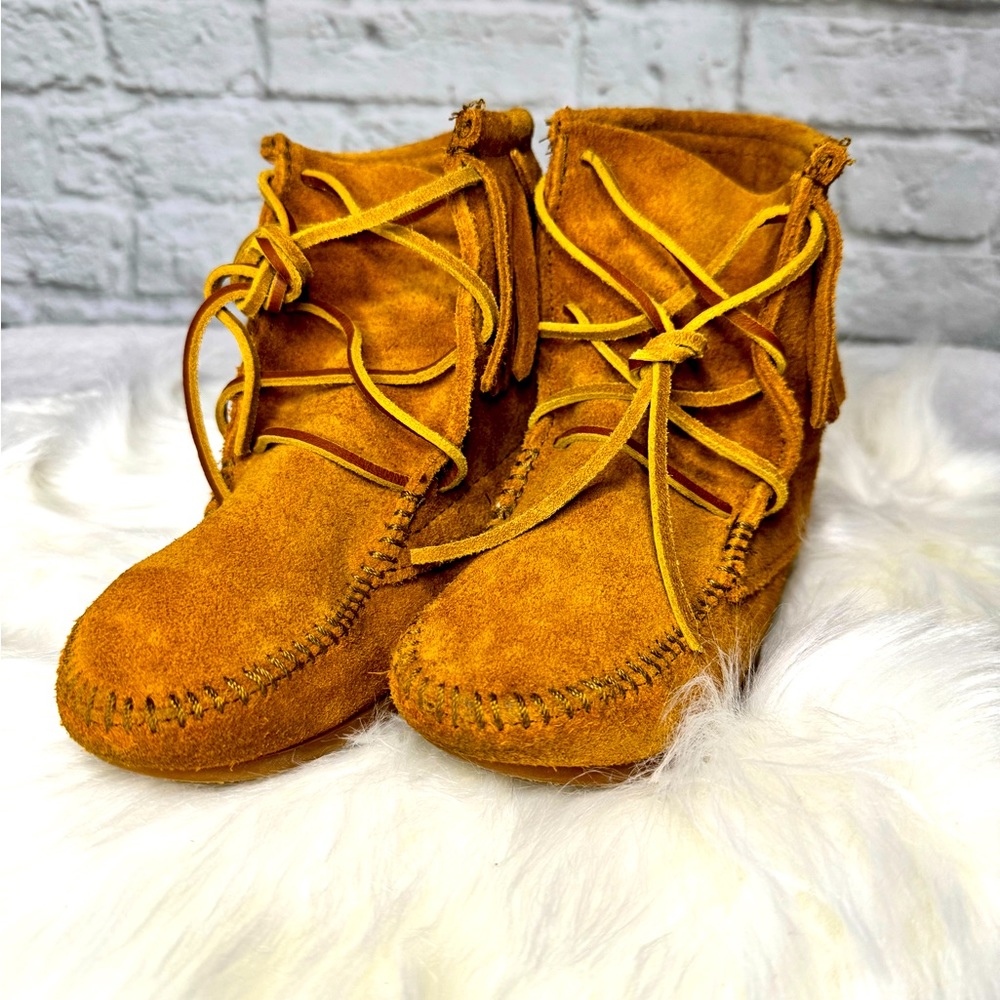 Minnetonka Tramper boot